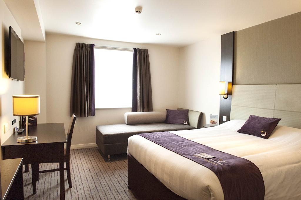Premier Inn Bath City Centre Номер фото