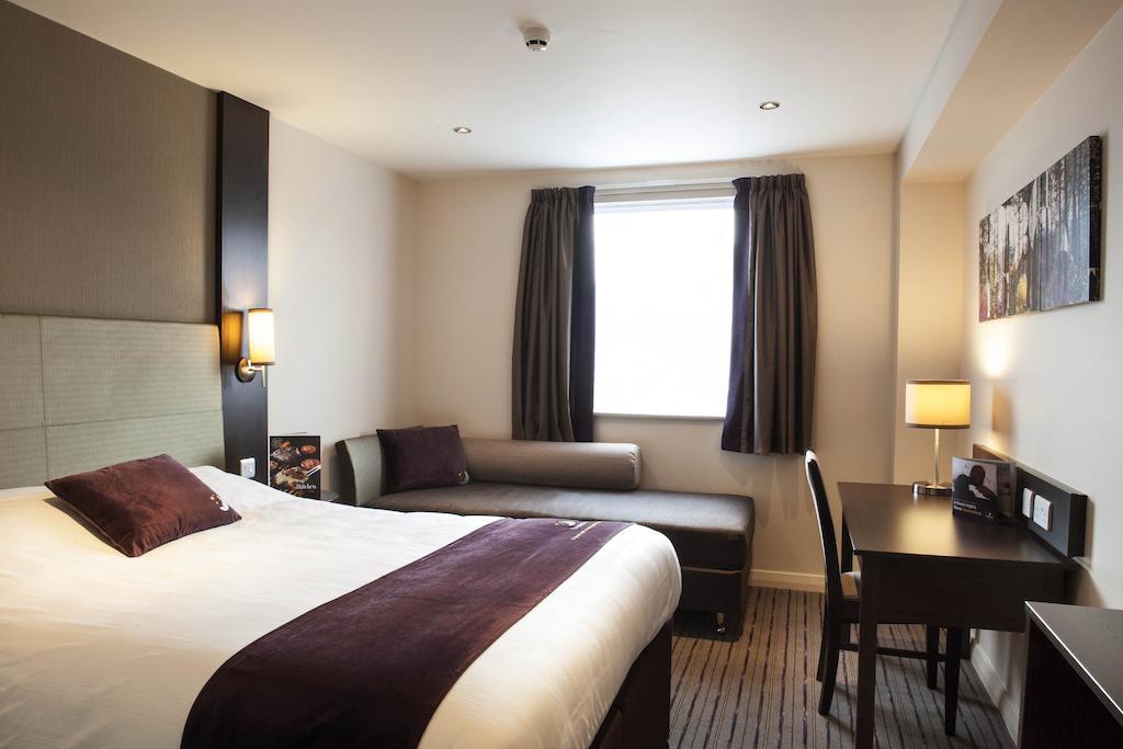 Premier Inn Bath City Centre Номер фото