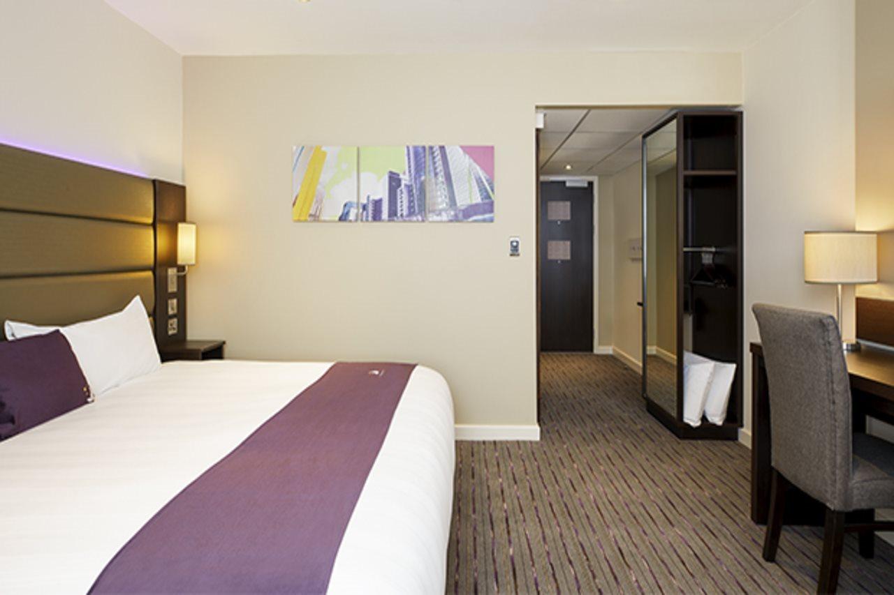 Premier Inn Bath City Centre Экстерьер фото